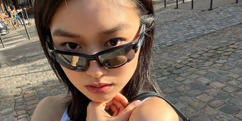 Model Estelle Chen was seen wearing black Oakley Flak 2.0 XL OO9188 72 Prizm Polarised sunglasses in her Instagram post, October 2022. Shop online now on Pretavoir