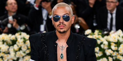 Evan Ross was seen wearing matte silver Ray-Ban Aviator RB 3025 019/W3 sunglasses with dark blue mirrored Polarised lenses at the 2025 Met Gala