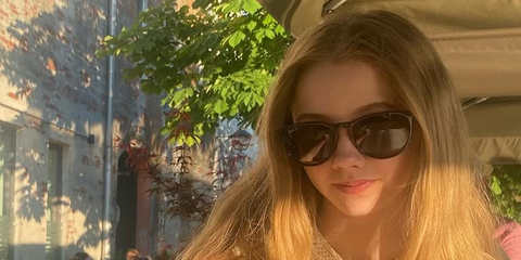 Actress Evie Templeton was seen wearing black Ray-Ban Erika RB 4171 601/2P Polarised round sunglasses in Munich, shared through her Instagram post in June 2023