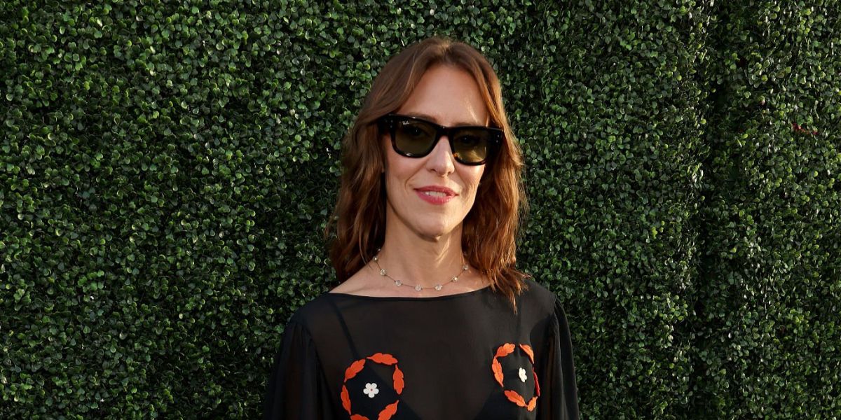Canadian singer Feist was seen wearing black Ray-Ban Mega Wayfarer RB 0840S 901/31 sunglasses at the Rock & Roll Hall of Fame Induction Ceremony 2025 in Los Angeles. Shop online now on Pretavoir