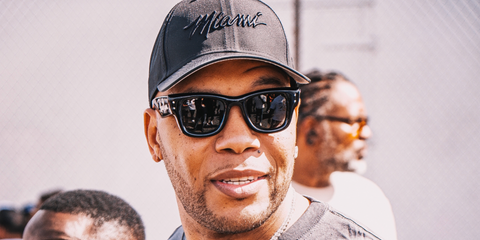 Flo Rida was seen wearing black Ray-Ban Wayfarer Puffer Crystal Edition RB 4940B 6864/87 sunglasses in his Instagram post, July 2026.