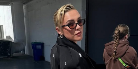 Florence Pugh was seen wearing DMY Studios Romi DMYSUN11SB Black sunglasses. Shop online now on Pretavoir