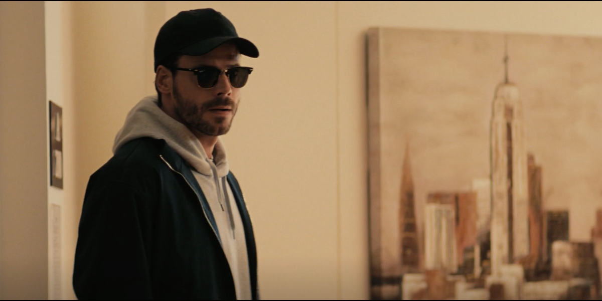 Canadian actor Francois Arnaud was seen wearing the iconic Ray-Ban Clubmaster RB 3016 901/58 Polarised sunglasses in Heated Rivalry, season 1 episode 3 as Scott Hunter.