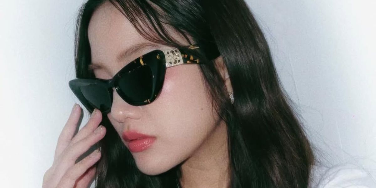 Thai actress Freen Sarocha was seen wearing tortoiseshell Burberry TB Collection BE4421U 4106/87 cat eye sunglasses