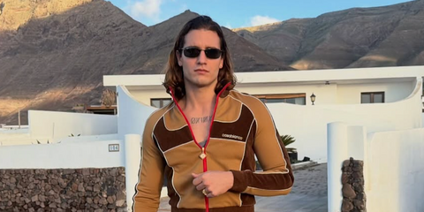 Italian dancer, model, and performer Gabriele Esposito was seen wearing black Ray-Ban 3183 002/81 Polarised sunglasses in his social media post, January 2026.