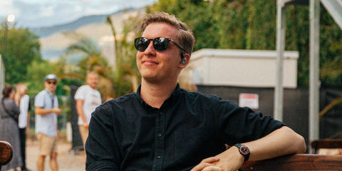 Singer-songwriter George Ezra was seen wearing black Persol 3152S 9014/Q8 round sunglasses in his Twitter / X post