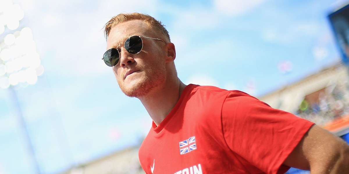Former track and field athlete Greg Rutherford was seen wearing gold Ray-Ban Round Metal RB 3447N 001 sunglasses at the 23rd European Athletics Championships in Amsterdam, July 2016. Shop online now on Pretavoir