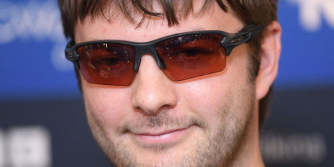 Irish musician Grian Chatten of punk band Fontaine D.C. was seen wearing matte black Oakley Flak 2.0 XXL OO9488 08 Prizm sunglasses at the "Mercury Music Awards 2025" in Newcastle, October 2025. Shop online now on Pretavoir