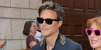Brazilian content creator Gui Siqueira was seen wearing the iconic Ray-Ban Wayfarer 2140 901 Black sunglasses at the Dolce & Gabbana Alta Moda presentation in Rome, Italy, July 2025. Shop online now on Pretavoir