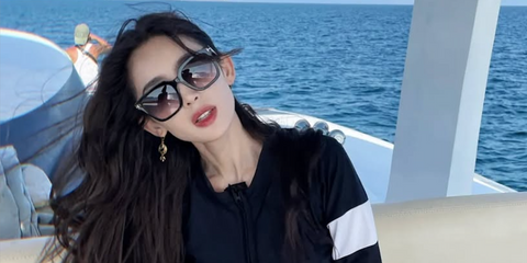 Chinese actress Gulnezer Bextiyar, widely known as Nazha, was seen wearing black Tom Ford Selby TF952 01B sunglasses in April 2024. Shop online now on Pretavoir