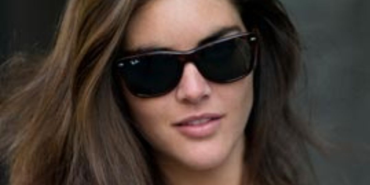 Model Hilary Rhoda was seen wearing the iconic Ray-Ban Wayfarer 2140 901 Black sunglasses