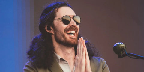 Irish singer Hozier was seen wearing black Ray-Ban RB 3647N 002/58 Polarised round aviator sunglasses onstage at the Lollapalooza Festival Argentina, March 2024. Shop online now on Pretavoir