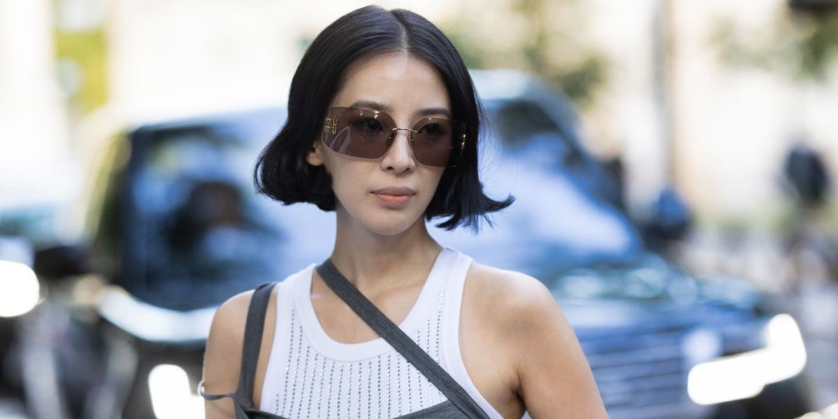 Irene Kim, widely known as Ireneisgood, was seen wearing Miu Miu Rimless Runway MU 54YS 5AK06I sunglasses during Mulan Fashion Week season Spring/Summer 2024. Shop online now on Pretavoir