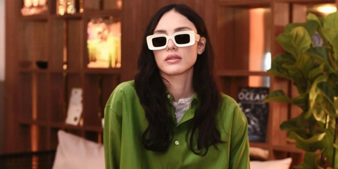 Isabelle Drummond was seen wearing ivory white Loewe Anagram LW40101I 25E sunglasses in her Instagram post