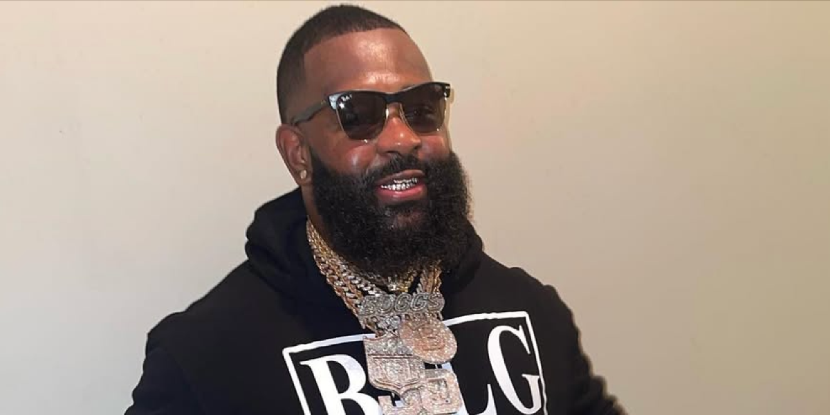 American football player Isaiah Buggs was seen wearing black Ray-Ban Clubmaster Oversized RB 4175 877/M3 Polarised sunglasses in his Instagram post, November 2022. Shop online now on Pretavoir