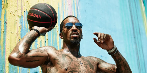 Former professional basketball player J.R. Smith was seen wearing Ray-Ban Aviator RB 3025 181 sunglasses in a GQ feature in 2015. Shop online now on Pretavoir