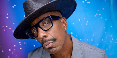 Comedian and actor JB Smoove was seen wearing Tom Ford TF5634-B 001 Blue Control Black optical glasses at The Kelly Clarkson Show, season 4. Shop online now on Pretavoir
