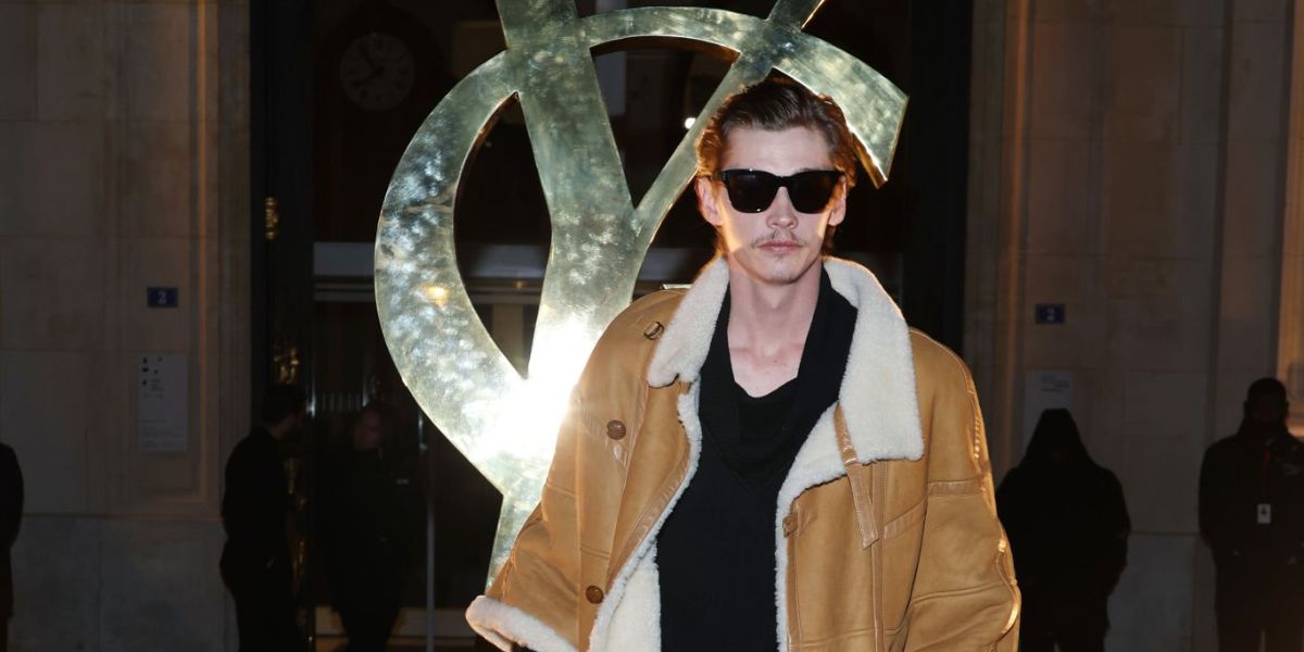 Jacob Lofland was seen wearing black Saint Laurent Sun SL 560 001 square sunglasses to attend the Saint Laurent Menswear Fall/Winter 2023 fashion show during Paris Men's Fashion Week