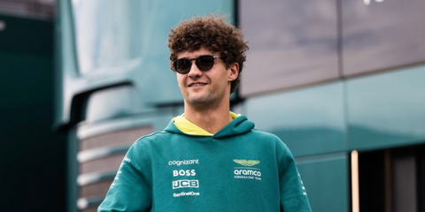 Formula 2 racer Jak Crawford was seen wearing black Oakley Pitchman R OO9439 01 Prizm sunglasses. Shop online now on Pretavoir