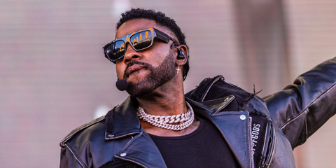 Jason Derulo was seen wearing black Burberry Micah BE4397U 3001/87 square sunglasses in his UK and Ireland tour