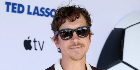 Actor and comedian Jason Mewes was seen wearing matte black Ray-Ban Meta Wayfarer Gen 2 RW4012 601S/T3 Polarised Smart Glasses at the season 4 premiere of Ted Lasso in Los Angeles, July 2026.
