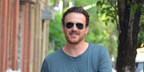Jason Segel was seen wearing Ray-Ban Aviator 3025 L0205 Gold/G15 Green sunglasses. Shop online now on Pretavoir