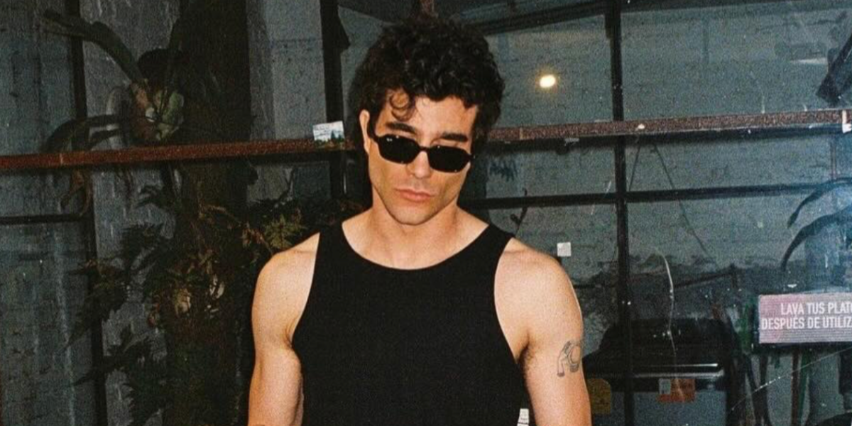 Spanish actor Javier Calvo was seen wearing black Ray-Ban Zuri RB 4455 6677/71 rectangular sunglasses in his Instagram post, December 2025.