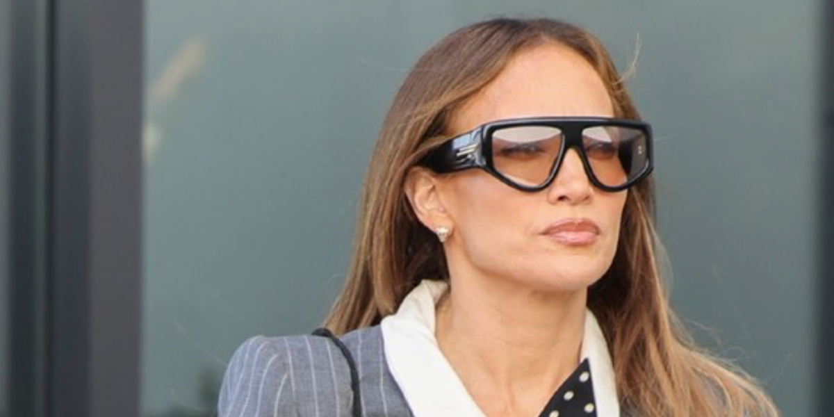 Jennifer Lopez was seen wearing black Bottega Veneta BV1492S 002 Ribbon sunglasses in September 2026.
