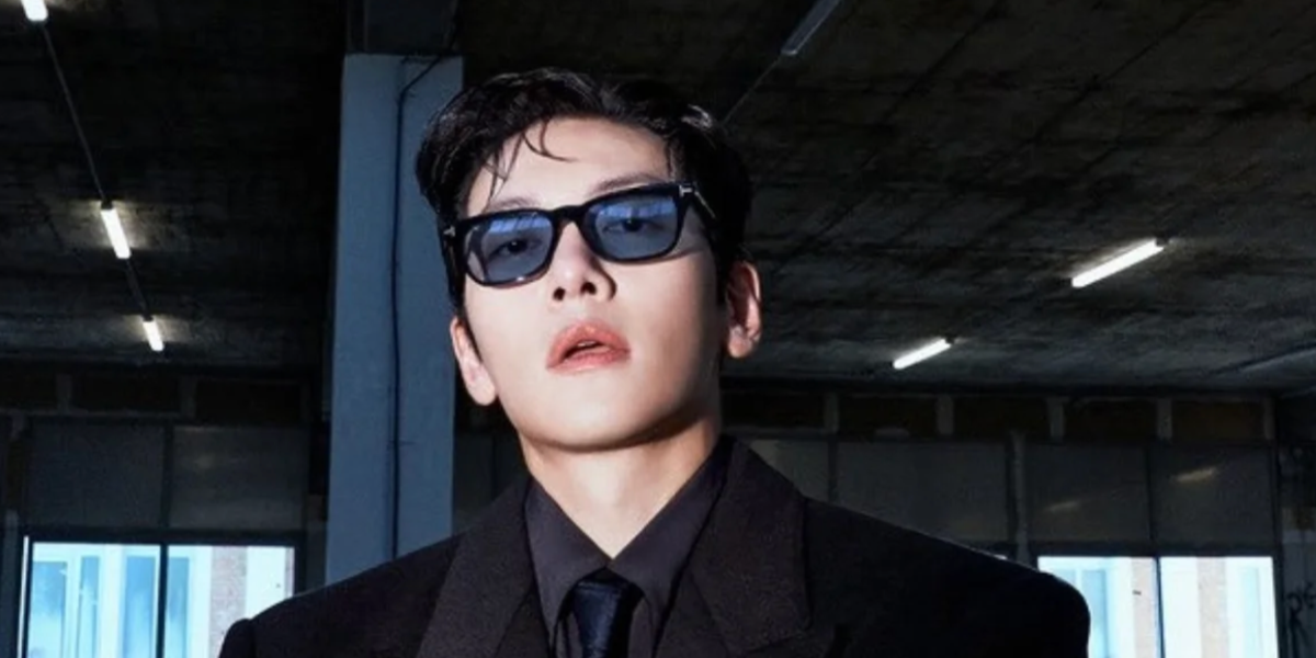 Actor Ji Chang-wook was seen wearing black Tom Ford Penn-02 TF1362 01V sunglasses with blue lenses in a Vogue Korea feature.