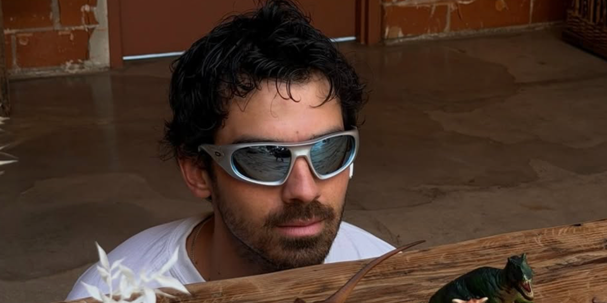 Joe Jonas was seen wearing silver Oakley Neoforma OO9528 07 sunglasses with Prizm deep water Polarised lenses in his Instagram post, April 2026
