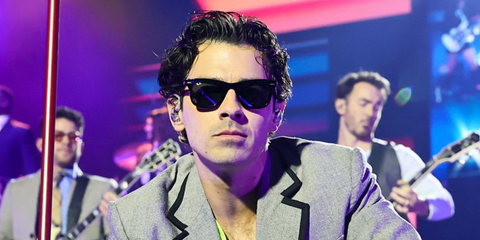 Joe Jonas was seen wearing the iconic Ray-Ban Wayfarer 2140 901 Black sunglasses onstage at the Jonas Brothers' The Burning Up Tour All Over Again in New York City, August 2026.