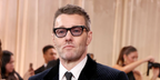 Joel Edgerton was seen wearing black Tom Ford Penn-02 TF1362 05A sunglasses with light grey lenses at the Golden Globes 2026.