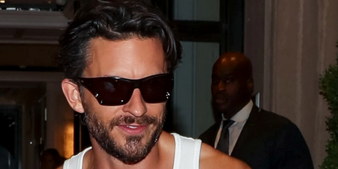 Jonathan Bailey is wearing Loewe x Paula's Ibiza LW40143U 01A Black Sunglasses at The Met 2024 After Party