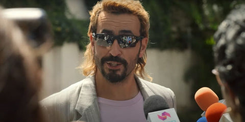 French actor Jonathan Cohen was seen wearing black Oakley Half Jacket 2.0 XL OO9154-01 sunglasses in 2023 comedy/action movie Sentinelle. Shop online now on Pretavoir