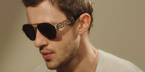 Joseph Quinn was seen wearing gold Versace 2289 1002/87 aviator sunglasses in the Versace Greca Eyewear campaign, October 2025.