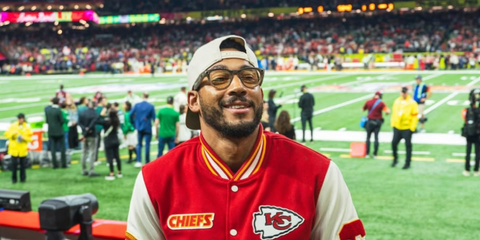 Love Island presenter Josh Denzel was seen wearing Ray-Ban Meta Skyler RW4010 601/MF Photochromic Smart Glasses at the Super Bowl LIX.Shop online now on Pretavoir