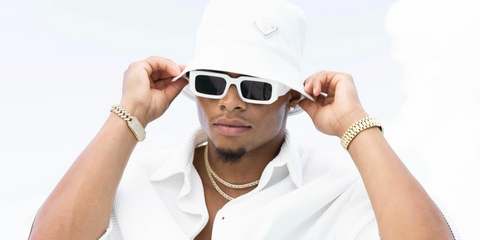 American quarterback Justin Fields was seen wearing white Prada PR A07S 1425S0 square sunglasses in his Instagram post, July 2023. Shop online now on Pretavoir