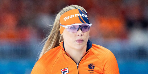 Dutch speed skater Jutta Leerdam was seen wearing white Oakley Radar EV Path OO9208 E5 Prizm sunglasses at the Milano Cortina Winter Olympics 2026