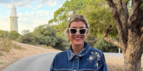 Kate Walsh was seen wearing white Saint Laurent Sun SL 276 Mica 056 sunglasses in her Instagram post, April 2025. Shop online now on Pretavoir