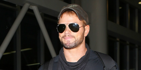 Kellan Lutz was seen wearing Ray-Ban Aviator 3025 004/58 Polarised at LAX. Shop online now on Pretavoir