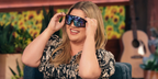 Kelly Clarkson was seen wearing black Oakley Sutro OO9406 A1 Prizm shield sunglasses in The Kelly Clarkson Show Season 4