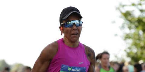 Middle-distance running legend Dame Kelly Holmes was seen wearing black Oakley Radar EV Path OO9208 55 Prizm Polarised sunglasses during the Belfast City Marathon, September 2025. Shop online now on Pretavoir