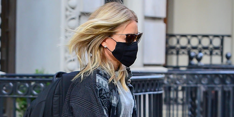 Kelly Ripa was seen wearing tortoiseshell Ray-Ban Erika RB 4171 710/T5 round sunglasses with brown Polarised lenses and silver temple in New York City