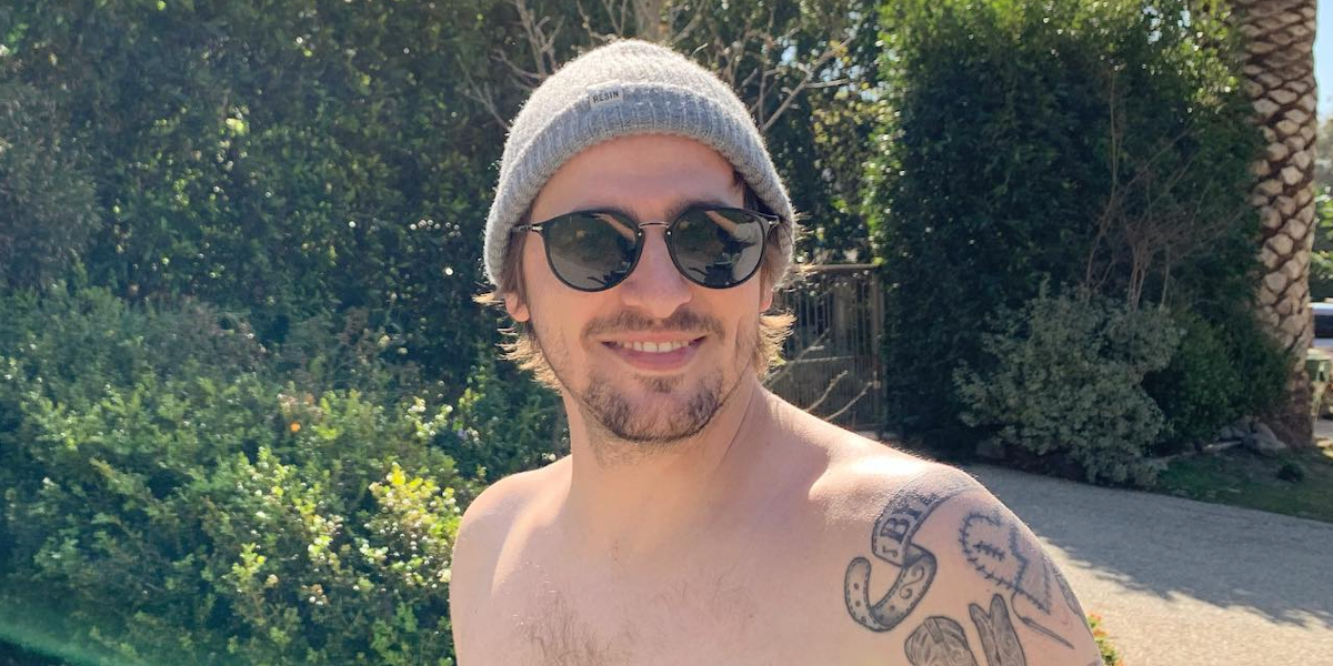Singer-songwriter Kendall Schmidt was seen wearing Persol 3210S 95/31 Black sunglasses in his Facebook post, February 2020