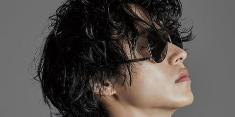 Japanese actor Kento Yamazaki was seen wearing silver Saint Laurent Sun SL 690 Dust 002 aviator sunglasses in a Men's Uno magazine feature, April 2024.