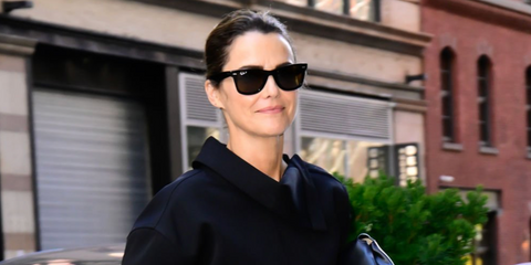 Actress Keri Russell was seen wearing the iconic black Ray-Ban Wayfarer 2140 901/58 Polarised sunglasses in New York City, October 2025. Shop online now on Pretavoir