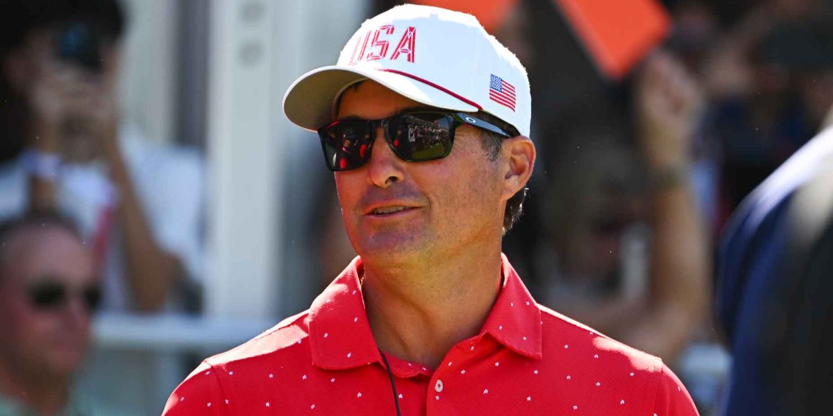 American professional golfer Kevin Kisner was seen wearing black Oakley Sylas OO9448 06 Prizm Polarised sunglasses. Shop online now on Pretavoir