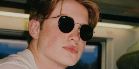 Kit Connor was seen wearing arista Ray-Ban Round Metal RB 3447N 001 sunglasses