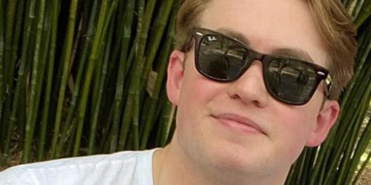 Kit Connor was seen wearing the iconic Ray-Ban Wayfarer 2140 901 Black sunglasses