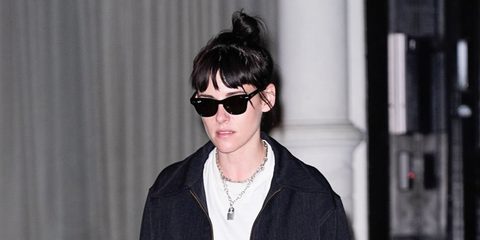 Kristen Stewart was seen wearing black Ray-Ban RB 0707S 901/31 sunglasses in New York City, December 2025.